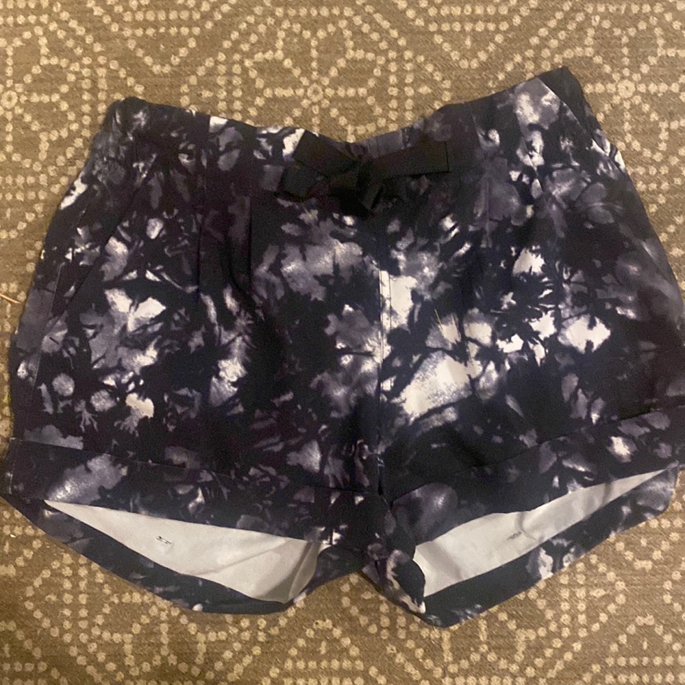 Lululemon black tie dye break away short